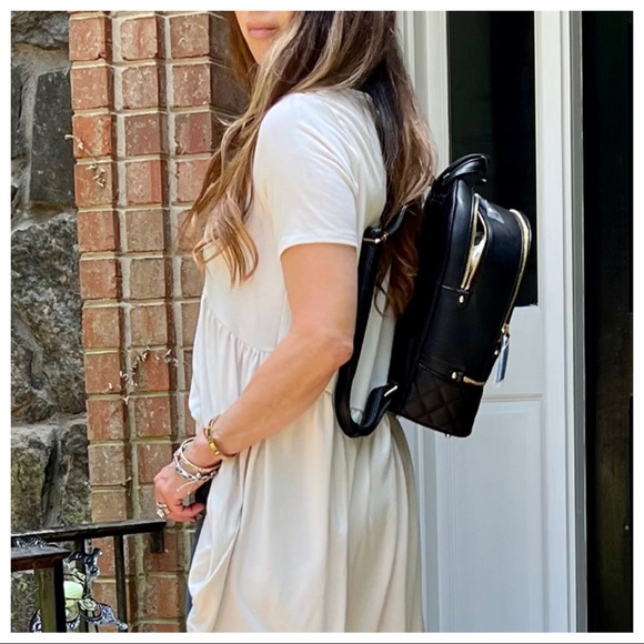 Chic and Stylish Quilted backpack - Picture 2 of 9